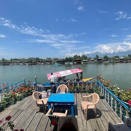 Mossess Group Of Houseboats Hotell Srīnagar Eksteriør bilde