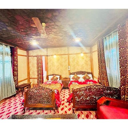 Mossess Group Of Houseboats Hotell Srīnagar Eksteriør bilde