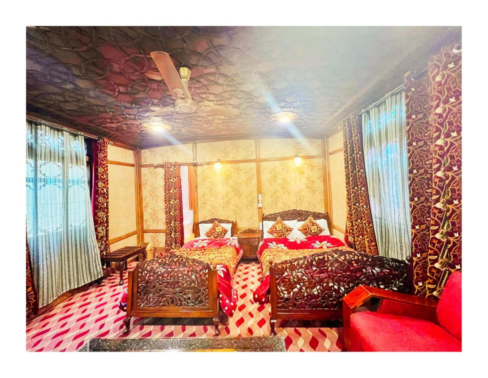 Mossess Group Of Houseboats Hotell Srīnagar Eksteriør bilde