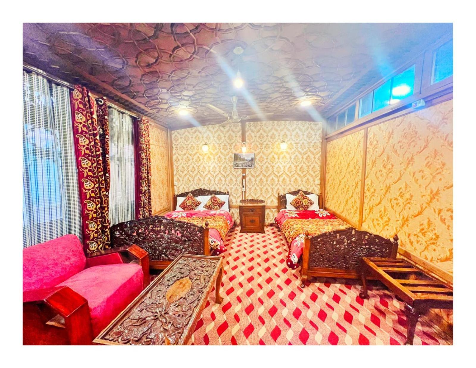 Mossess Group Of Houseboats Hotell Srīnagar Eksteriør bilde