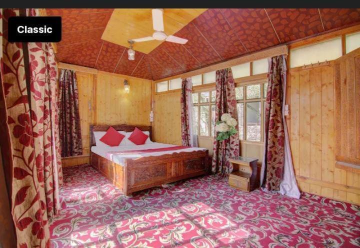 Mossess Group Of Houseboats Hotell Srīnagar Eksteriør bilde