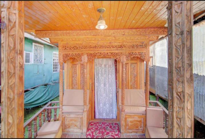 Mossess Group Of Houseboats Hotell Srīnagar Eksteriør bilde