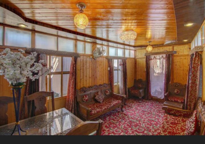 Mossess Group Of Houseboats Hotell Srīnagar Eksteriør bilde